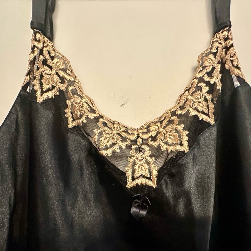 Vintage Y2K Era Secret Treasures Black Chemise with Gold Accents XL - Picture 3 of 8